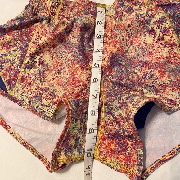 Lululemon athletica sea breeze hotty shorts special edition 4 - Picture 8 of 9